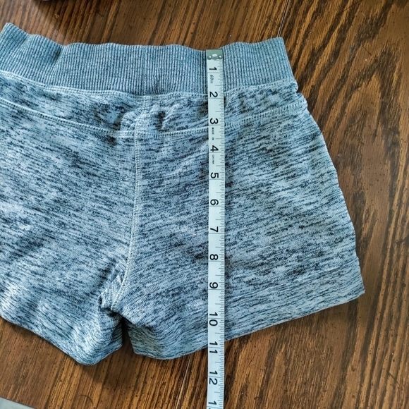 Drawstring shorts with pockets - Picture 6 of 6